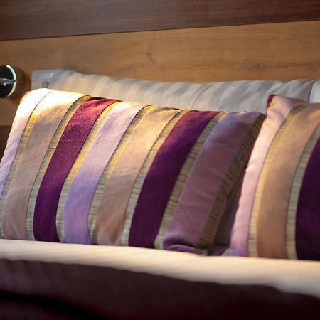 The Cedars Hotel Уокингем Экстерьер фото