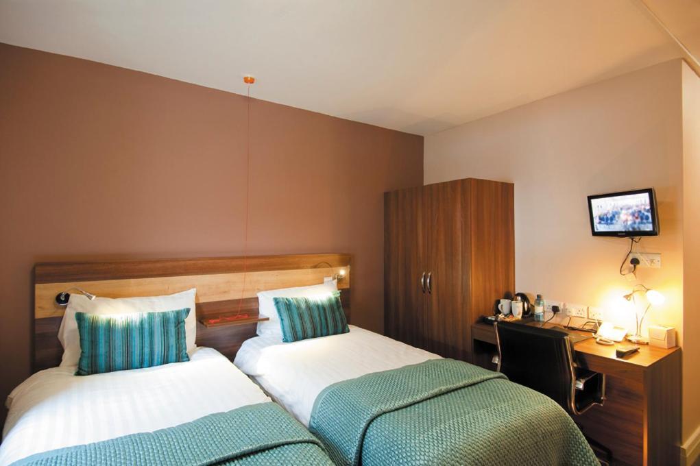 The Cedars Hotel Уокингем Номер фото